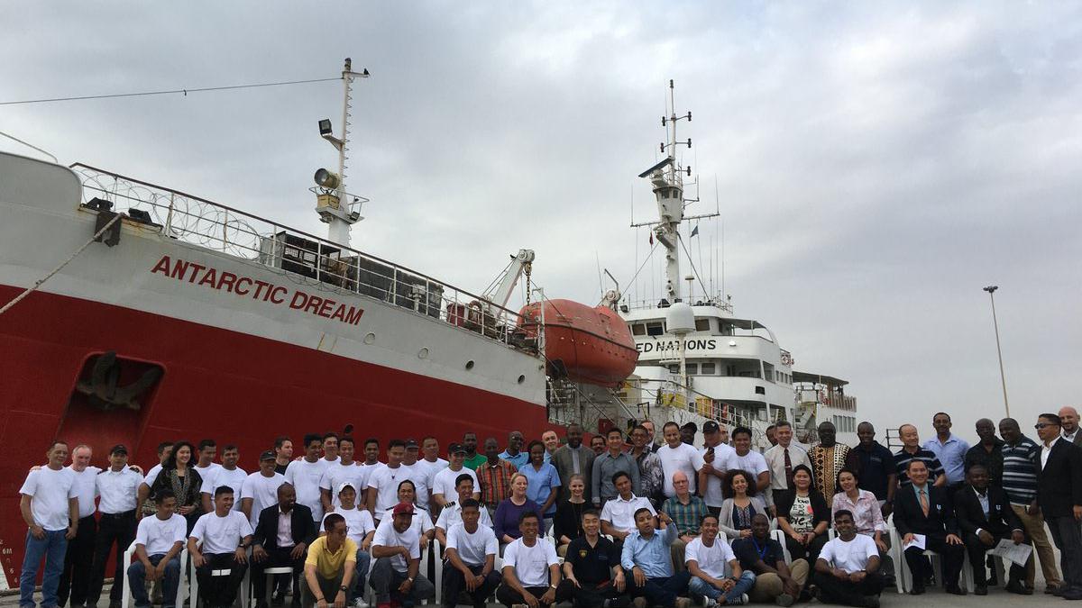 صورة جماعية لأفراد بعثة أونمها