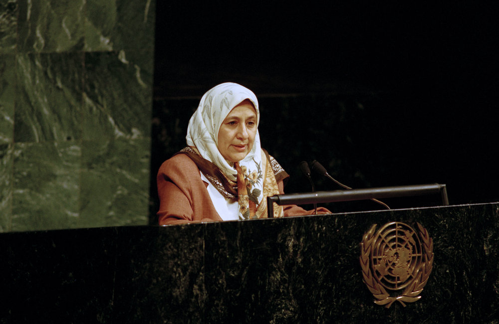 Rashida Ali Al-Hamadani, Chairperson of the Women's National Committee of Yemen, addresses the twenty-third special session of the General Assembly. Meeting on the theme, "Women 2000: Gender Equality, Development and Peace for the Twenty-first Century". 2000. UN Photo/UN Photo Library.