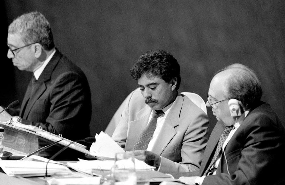 Ambassador Ahmed Al-Haddad (centre), Director of Research and Diplomatic Institute Department, Ministry or Foreign Affairs of Yemen, acting as Vice-President of the General Assembly. To the left is Secretary-General Boutros Boutros-Ghali. 1992. UN Photo/UN Photo Library.