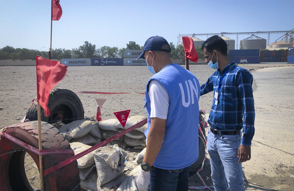 UNMHA personnel inspect markings of an unexploded ordnance site at Hudaydah Port in January 2021. UN Photo/Amanda Fisher.
